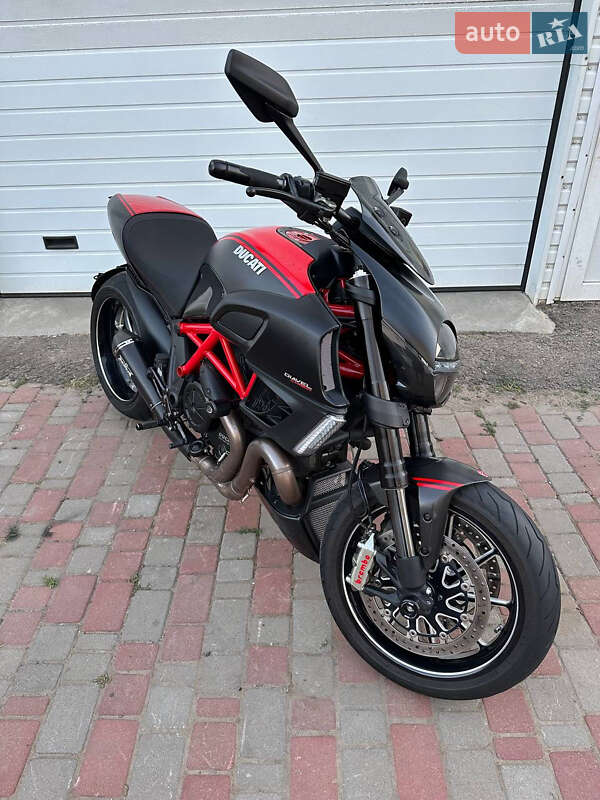 Ducati Diavel 1200 Carbon 2011 Ducati Diavel 1200 Carbon 2011