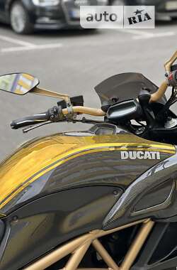 Мотоцикл Круизер Ducati Diavel Carbon 2015 в Киеве