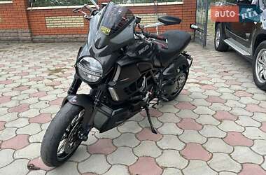 Мотоцикл Без обтікачів (Naked bike) Ducati Diavel Carbon 2011 в 