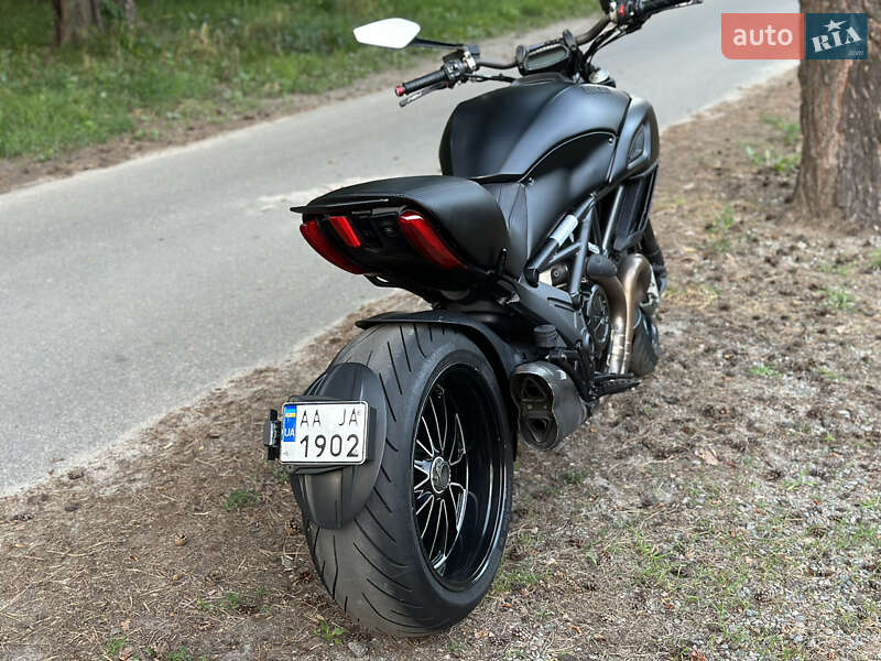 Грузовые мотороллеры, мотоциклы, скутеры, мопеды Ducati Diavel 2015 в Киеве
