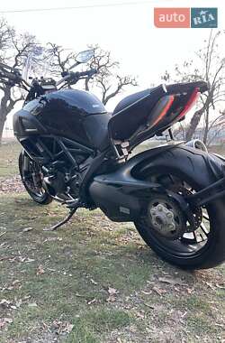 Мотоцикл Круізер Ducati Diavel 2013 в 