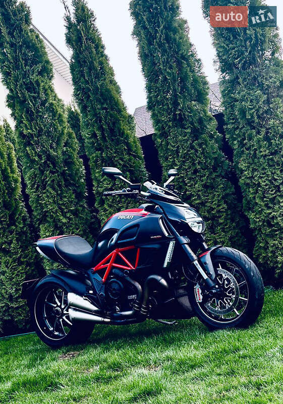 Мотоцикл Без обтекателей (Naked bike) Ducati Diavel 2012 в 