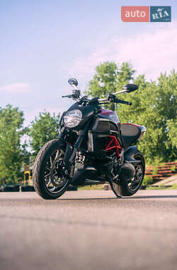 Мотоцикл Без обтекателей (Naked bike) Ducati Diavel 2012 в 