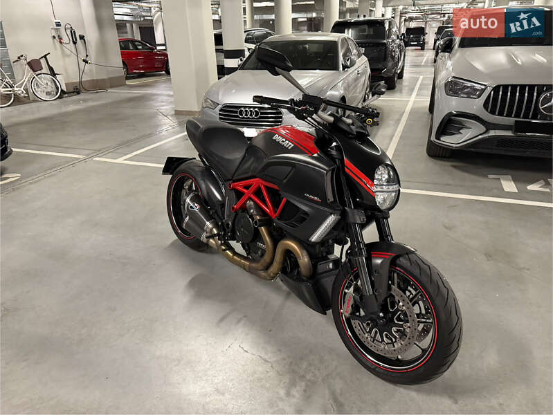 Мотоцикл Круизер Ducati Diavel 2012 в 