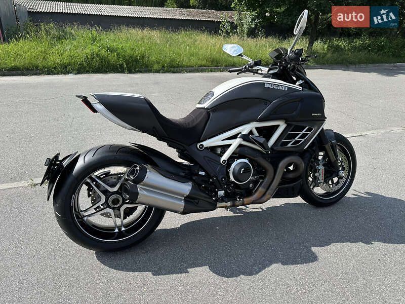 Мотоцикл Круизер Ducati Diavel 2012 в Киеве фото 5 Мотоцикл Круизер Ducati Diavel 2012 в Киеве