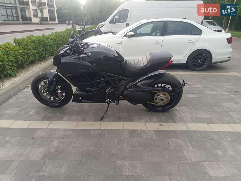 Мотоцикл Круізер Ducati Diavel 2013 в Ужгороді