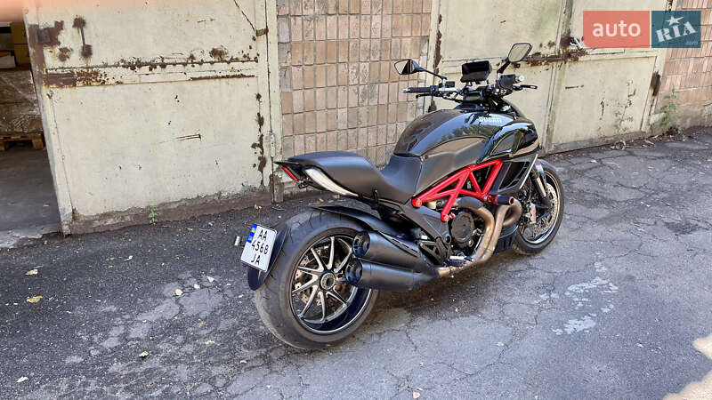 Мотоцикл Без обтекателей (Naked bike) Ducati Diavel 2013 в 