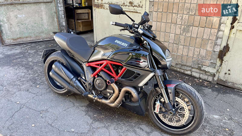Мотоцикл Без обтекателей (Naked bike) Ducati Diavel 2013 в Киеве
