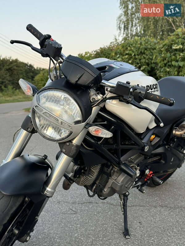 Мотоцикл Без обтекателей (Naked bike) Ducati Monster 696 2008 в 