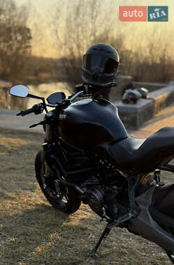 Мотоцикл Классик Ducati Monster 821 2018 в 