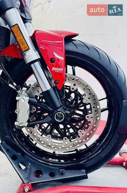 Спортбайк Ducati Monster 821 2018 в 