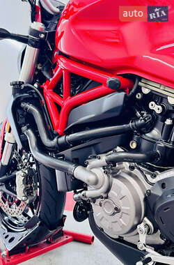 Спортбайк Ducati Monster 821 2018 в 
