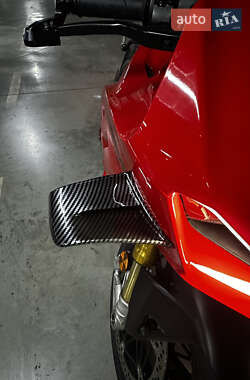 Спортбайк Ducati Panigale V4S 2022 в 