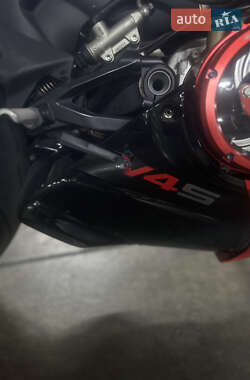 Спортбайк Ducati Panigale V4S 2022 в 