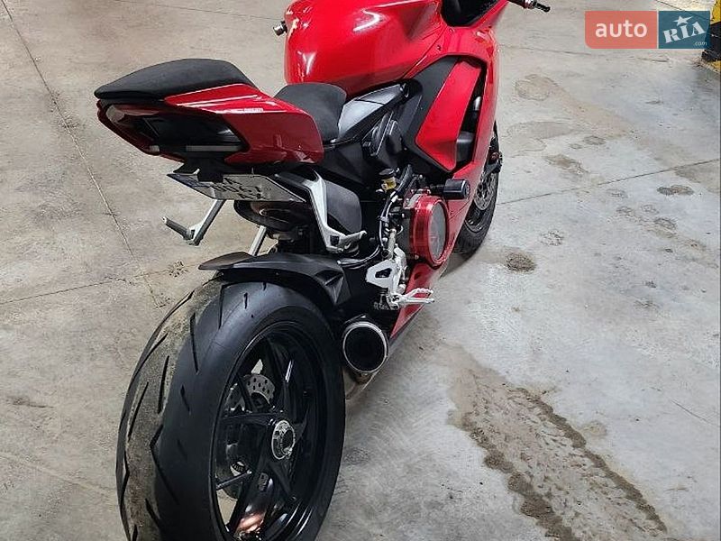 Спортбайк Ducati Panigale 2020 в Киеве фото 11 Спортбайк Ducati Panigale 2020 в Киеве