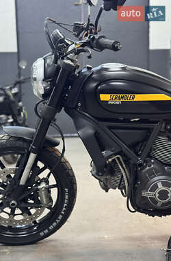 Скремблер Ducati Scrambler 2015 в 