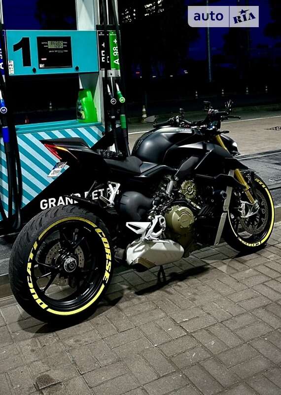 Спортбайк Ducati Streetfighter 2021 в Киеве