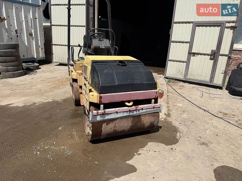 Дорожній каток Dynapac CC 2000 в Києві