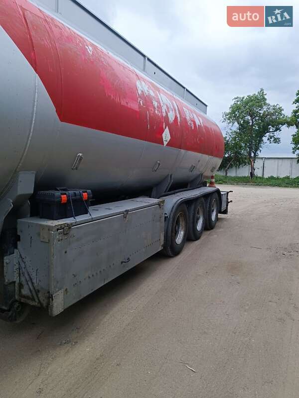 Цистерна напівпричіп ENERCO NC-32X 1993 в Броварах