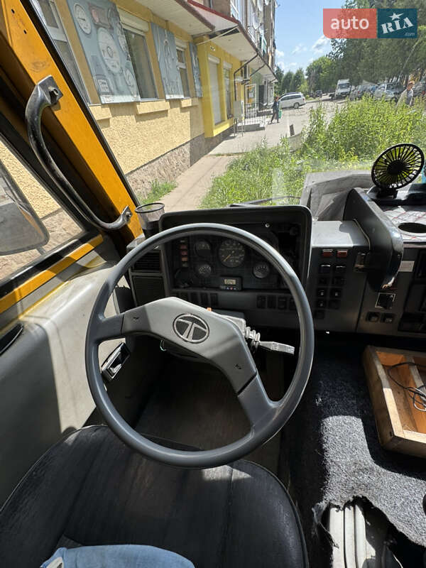 Пригородный автобус EOS Coach 2008 в Дрогобыче