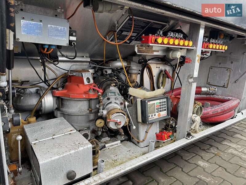 Цистерна напівпричіп Esterer  DHE0189T 2001 в Черкасах