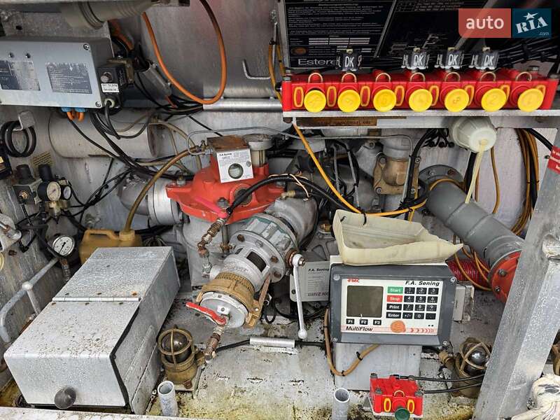 Цистерна напівпричіп Esterer  DHE0189T 2001 в Черкасах