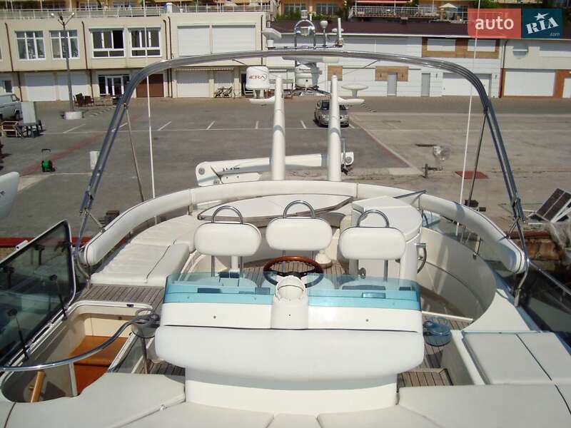 Моторная яхта Fairline Squadron 2002 в Одессе
