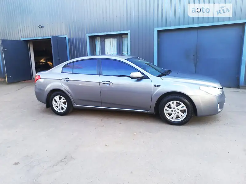 Седан FAW Besturn 2012 в 