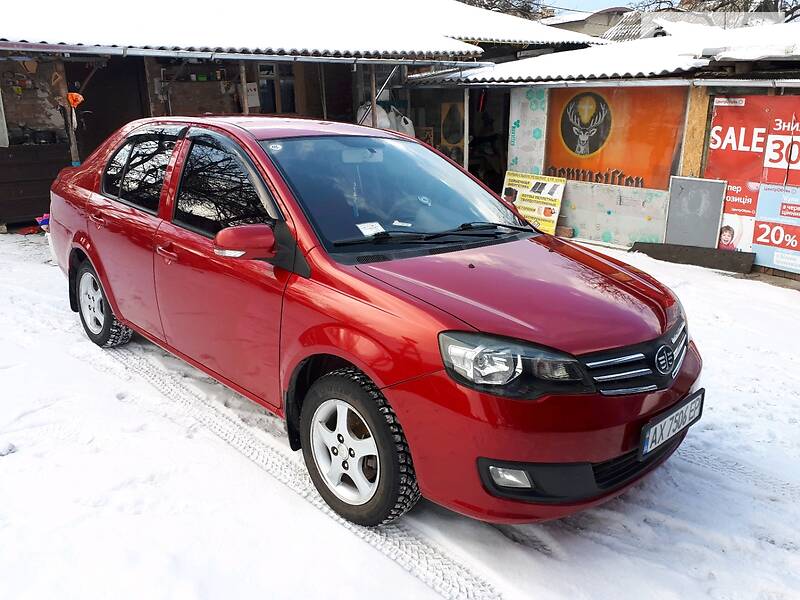 Седан FAW V5 2013 в 