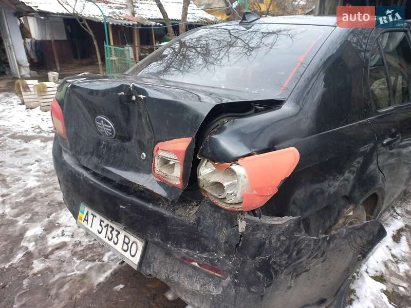 Седан FAW V5 2013 в Коломые