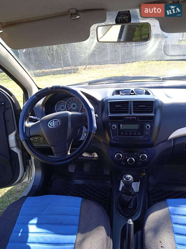 Седан FAW V5 2013 в Бердичеве