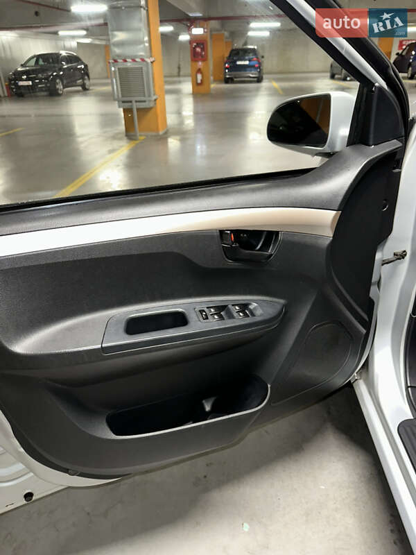 Седан FAW V5 2013 в Ізмаїлі фото 27 Седан FAW V5 2013 в Ізмаїлі