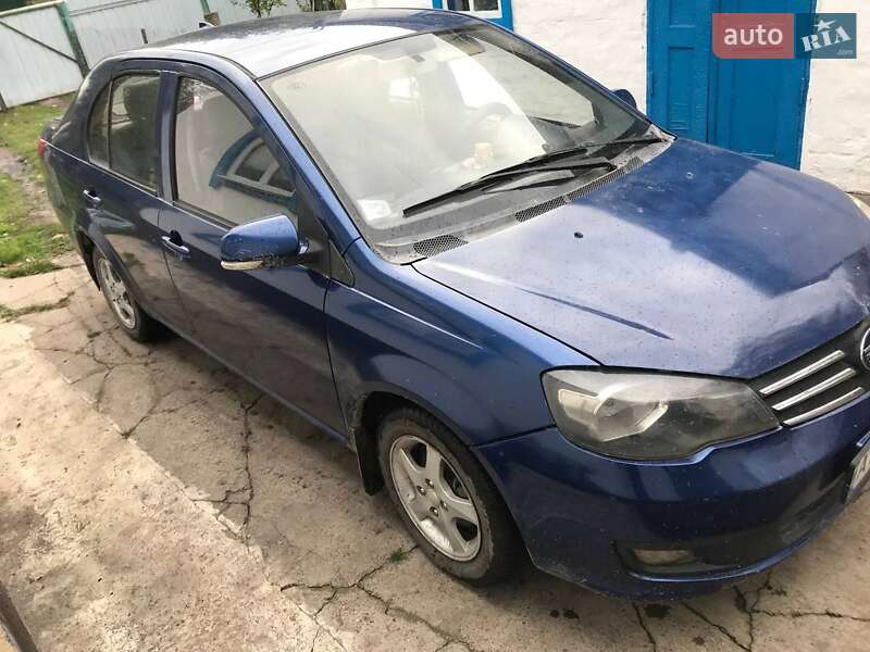 Седан FAW V5 2013 в Згуровке