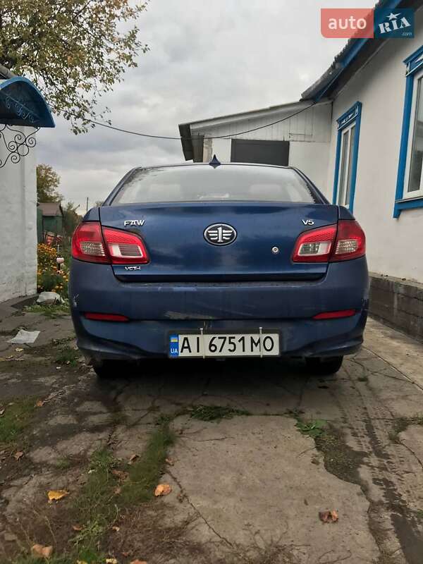 Седан FAW V5 2013 в Згуровке