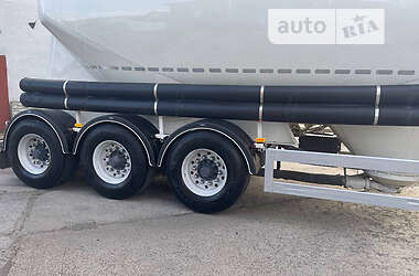 Цистерна напівпричіп Feldbinder EUT 2000 в Львові