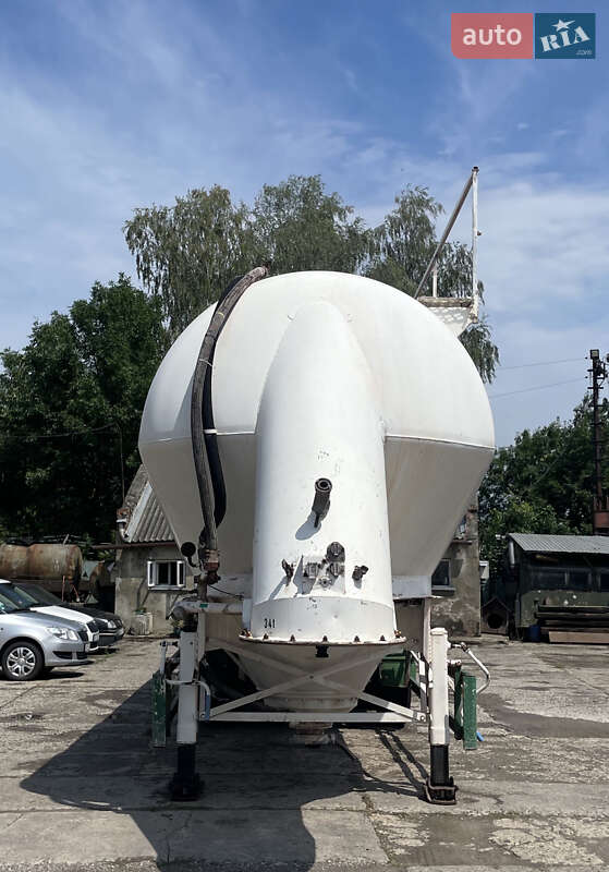 Цистерна полуприцеп Feldbinder EUT 1989 в Львове