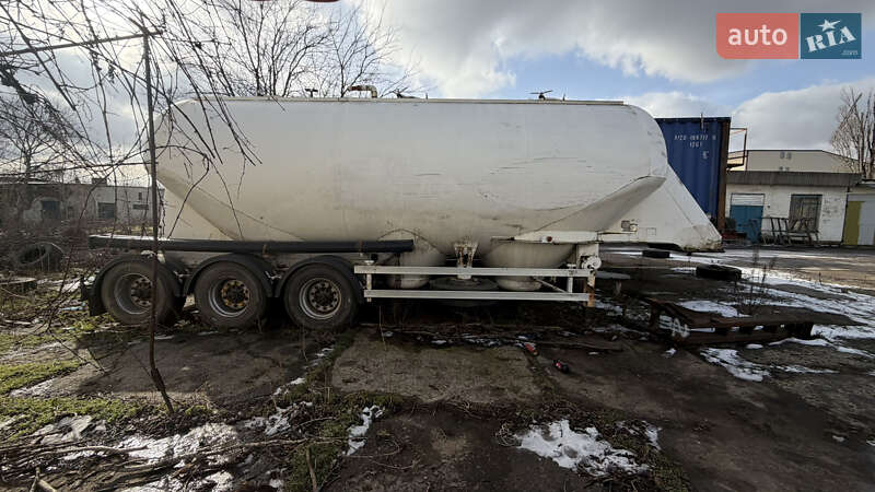 Цистерна полуприцеп Feldbinder EUT 1980 в Измаиле