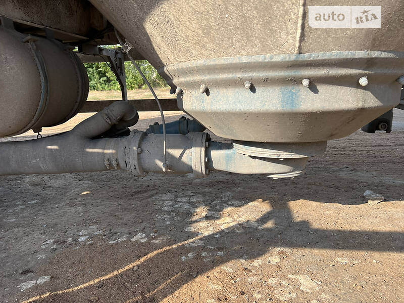 Цистерна напівпричіп Feldbinder FFB 2001 в Дніпрі