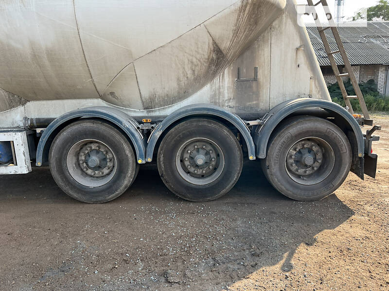 Цистерна напівпричіп Feldbinder FFB 2001 в Дніпрі