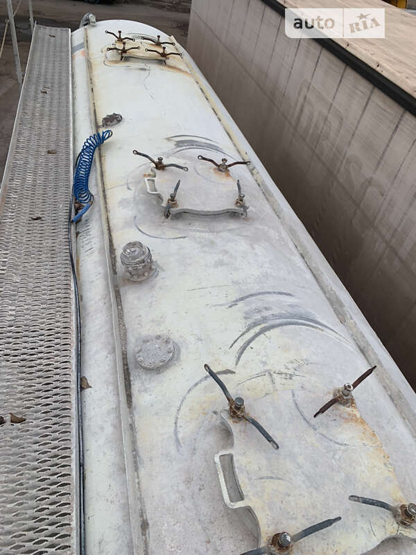 Цистерна полуприцеп Feldbinder FFB 1993 в Кривом Роге