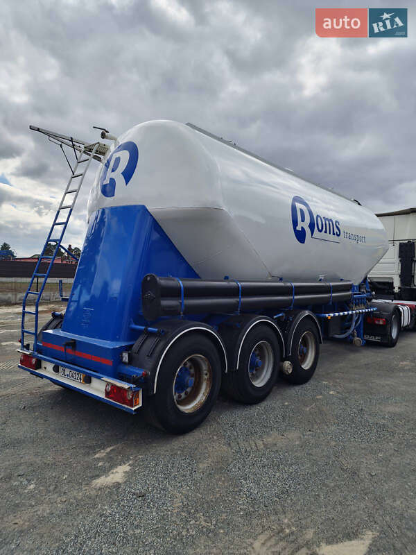 Цистерна Feldbinder FFB 2002 в Вишгороді