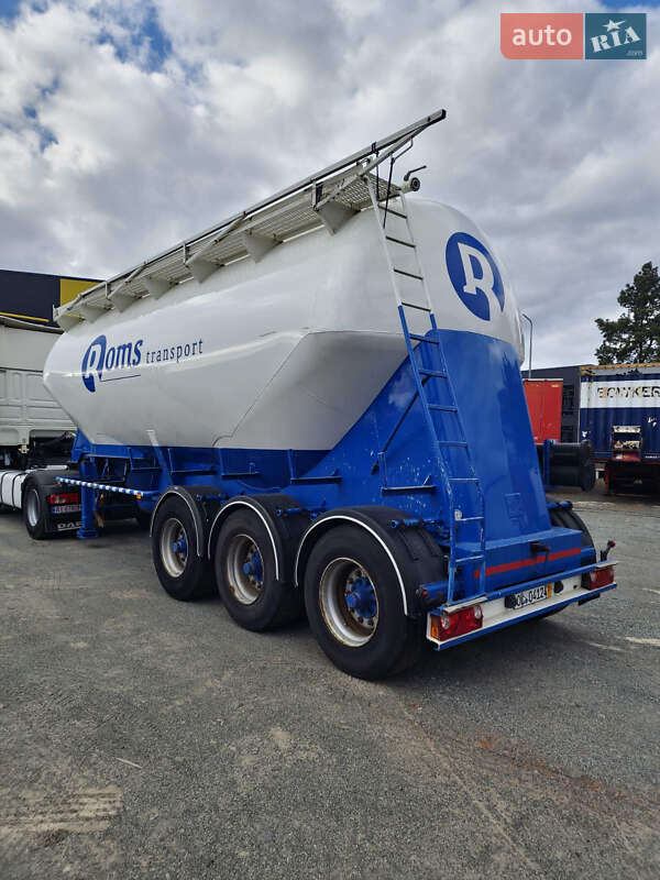 Цементовоз Feldbinder FFB 2002 в Вышгороде