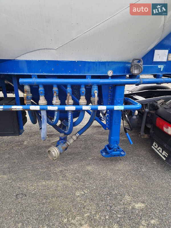 Цементовоз Feldbinder FFB 2002 в Вышгороде