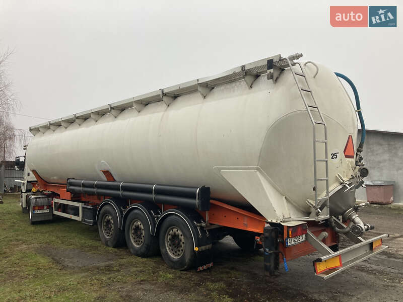 Цистерна полуприцеп Feldbinder KIP 2000 в Киеве