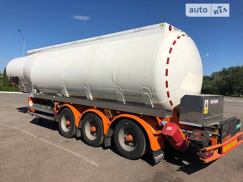 Цистерна полуприцеп Feldbinder ПР 2011 в Киеве