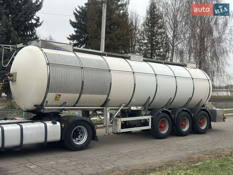 Цистерна напівпричіп Feldbinder TSA 2004 в Дубні