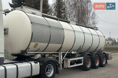 Цистерна полуприцеп Feldbinder TSA 2004 в Дубно