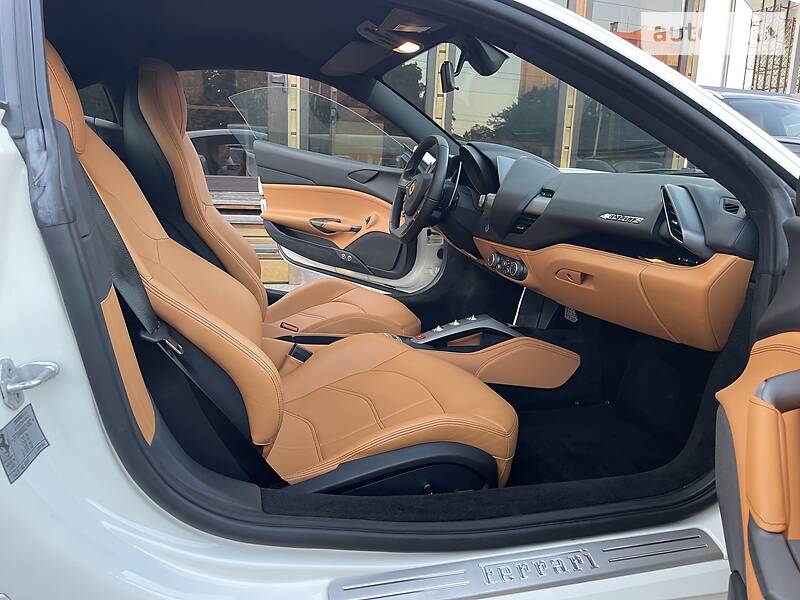 Купе Ferrari 488 GTB 2015 в Киеве