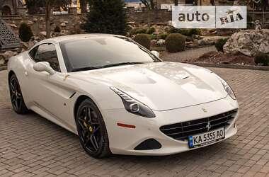 Кабриолет Ferrari California T 2015 в Киеве