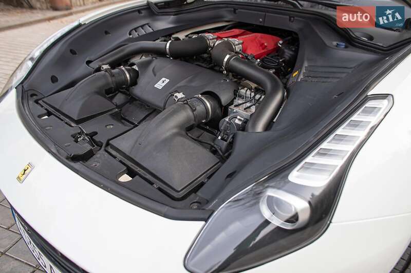 Кабриолет Ferrari California T 2015 в Киеве